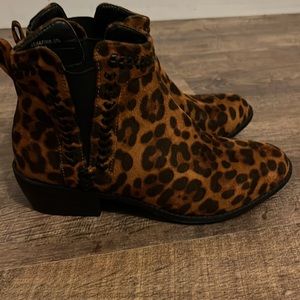 Womens boots size 9